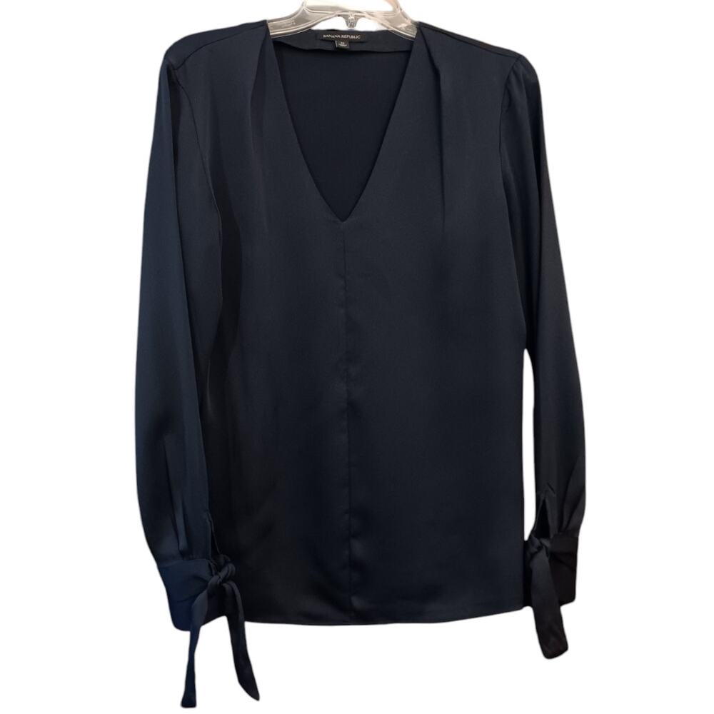 BANANA REPUBLIC Dressy‎ Blouse M Navy Blue Career Office Professional Tie Cuffs